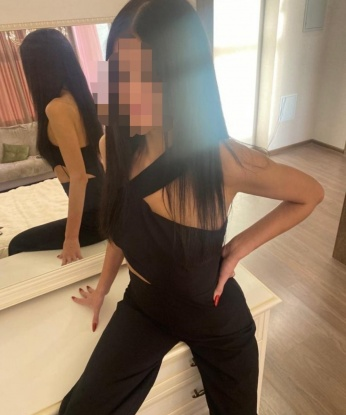 У меня ты найдешь то, что так долго искал. Мои услуги наполнены нежностью, страстью и безудержным удовольствием. Я могу стать твоей ночной фантазией, выполнить все твои сексуальные желания и фантазии. В моем арсенале разнообразные программы: классический секс, оральный, анальный, эротический массаж, ролевые игры и многое другое. Отзывы о моих услугах говорят сами за себя – мои клиенты остаются довольными и всегда хотят вернуться ко мне снова. Гарантирую полную конфиденциальность и уютную атмосферу в моей уютной квартире, где я встречаю своих гостей. Ты заслуживаешь только лучшего и незабываемого опыта, который я с радостью предоставлю. Приходи, и ты не пожалеешь! Жду тебя, чтобы сделать наше свидание незабываемым! 🌹💋💫 8593, 25 лет